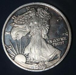 1992 Walking Liberty Design One Pound. 999 Fine Silver Round (12 Ozt) L081051